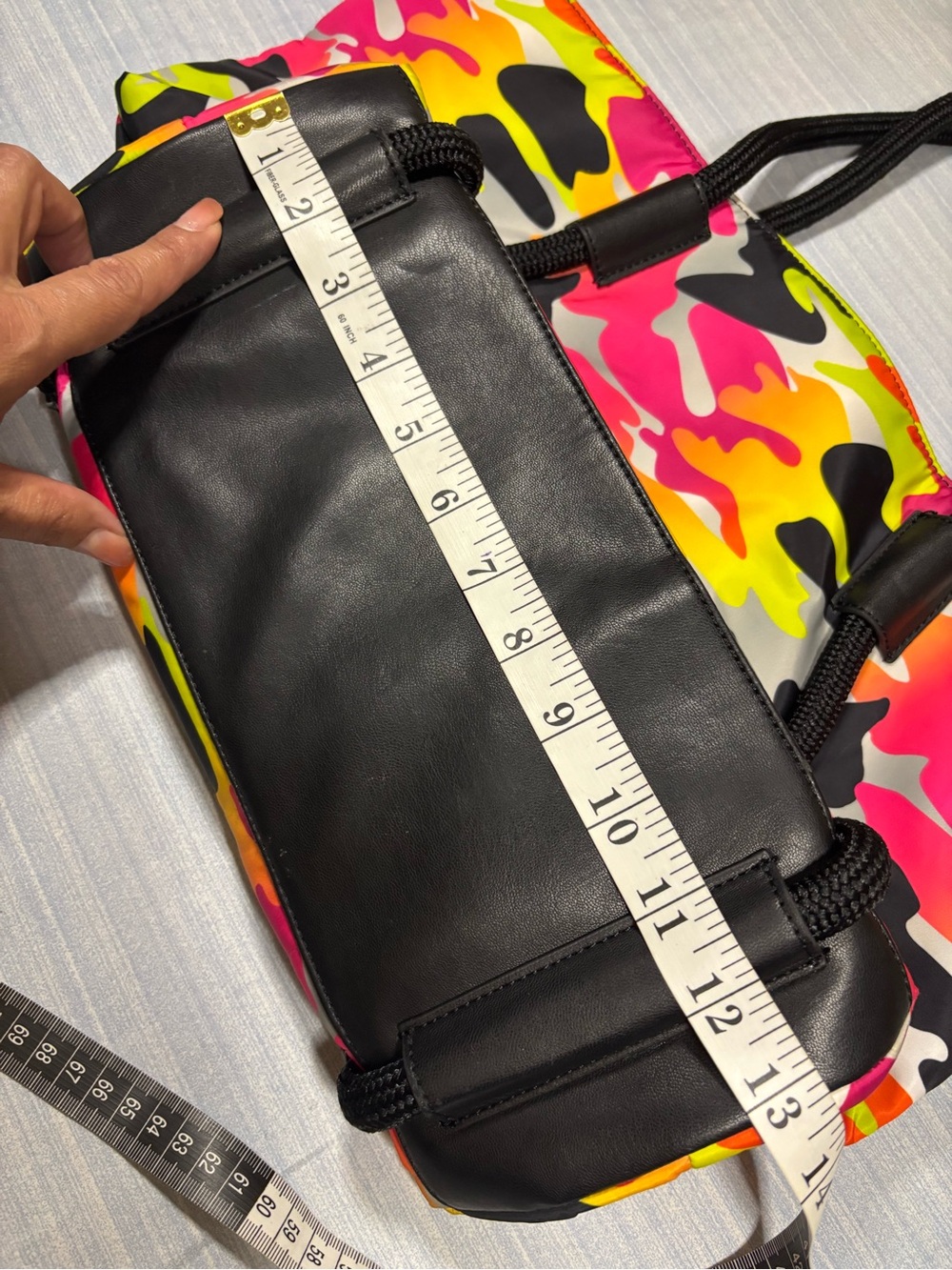 Neon Camouflage Tote Bag with Black Rope Handles pre-owned - Picture 7 of 16